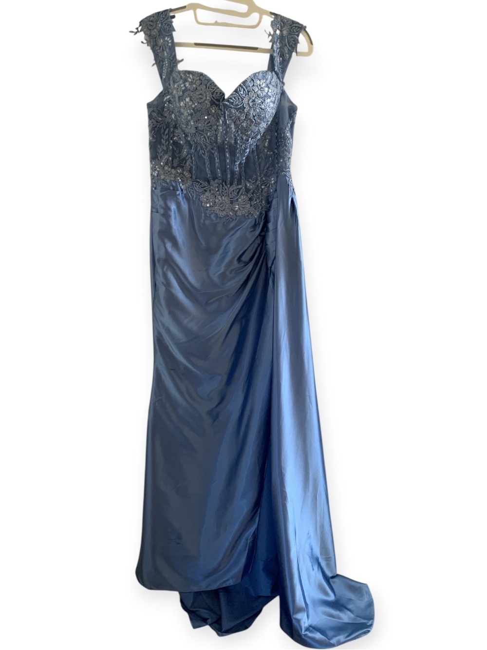 Elegant Blue Lace Appliqué Evening Gown